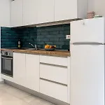 Sunny Side Apartment *
