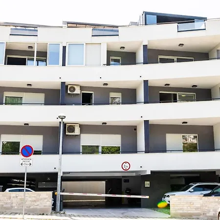 Sunny Side Apartment *